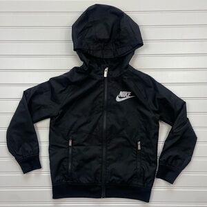 Nike lightweight jacket boys 6 medium black EUC full-zip small spot on front